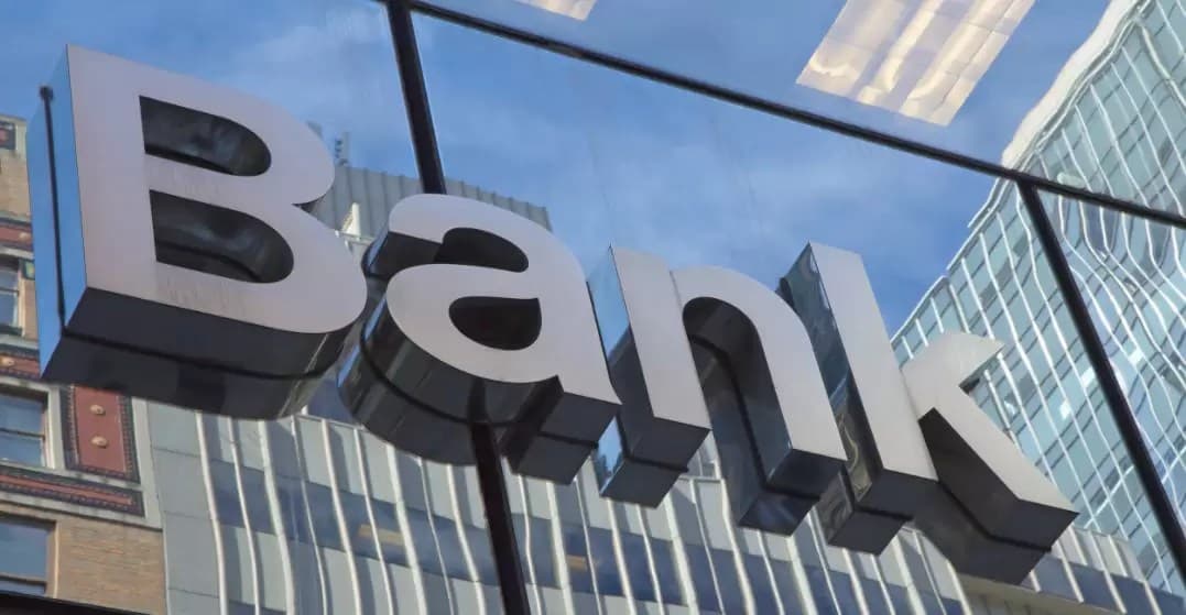 Banking While Shopping or Shopping While Banking?